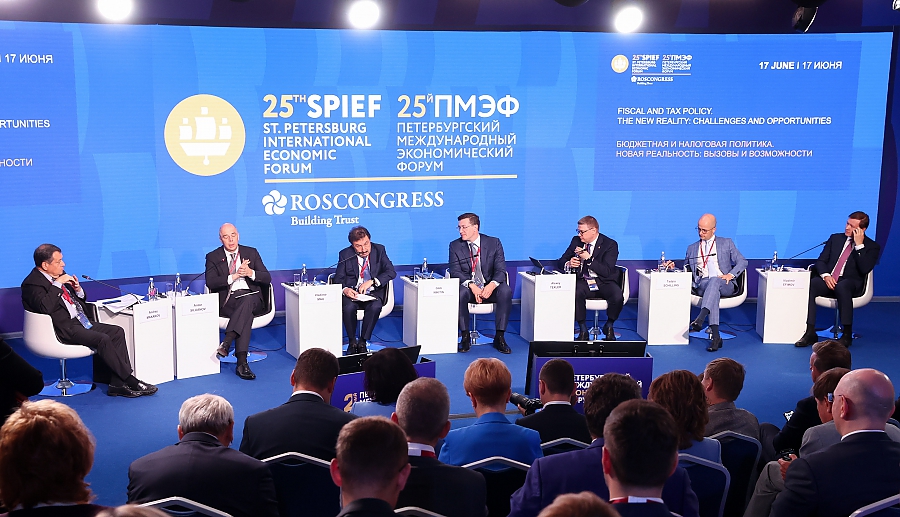 Министр финансов Антон Силуанов выступил на сессии ПМЭФ «Бюджетная и налоговая политика. Новая реальность: вызовы и возможности»