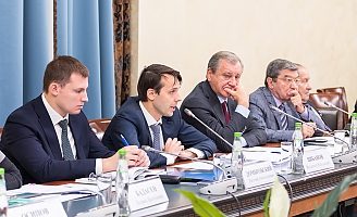 Директор Департамента бюджетной политики и стратегического планирования Владимир Цибанов представил членам Общественной палаты проект бюджета на 2019 - 2021 годы